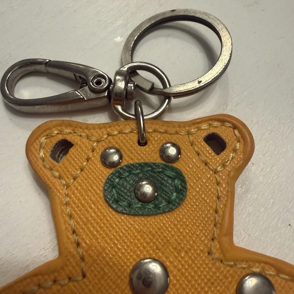 Flat Bear Luxury Key Chain/Bag Charm Preloved Metal‎ Features/Fittings 3